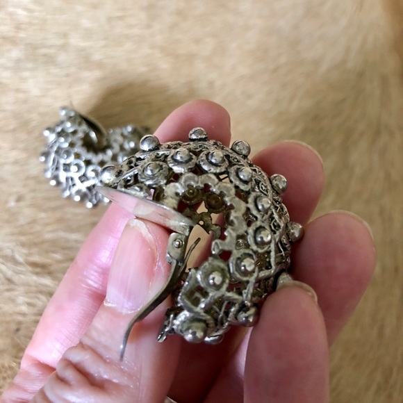 Vintage clip on earrings - Picture 4 of 4